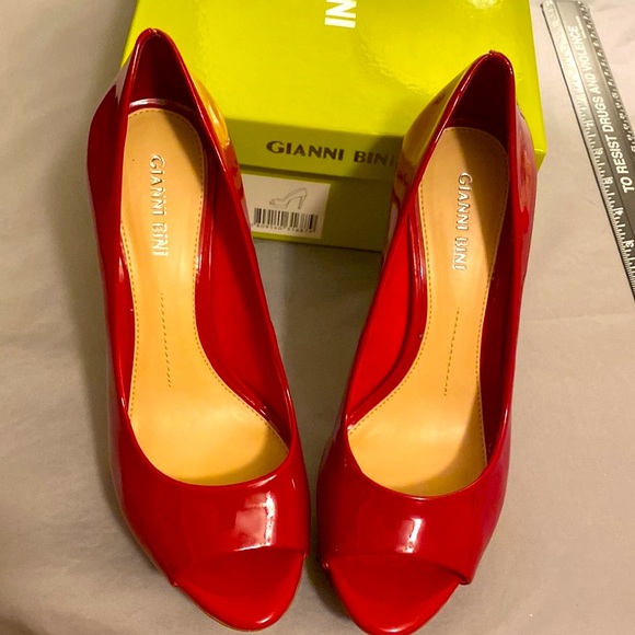 Gianni Bini Red Patent Leather Platform Stiletto Peep Toe Pumps New In Box 8M - Picture 10 of 13